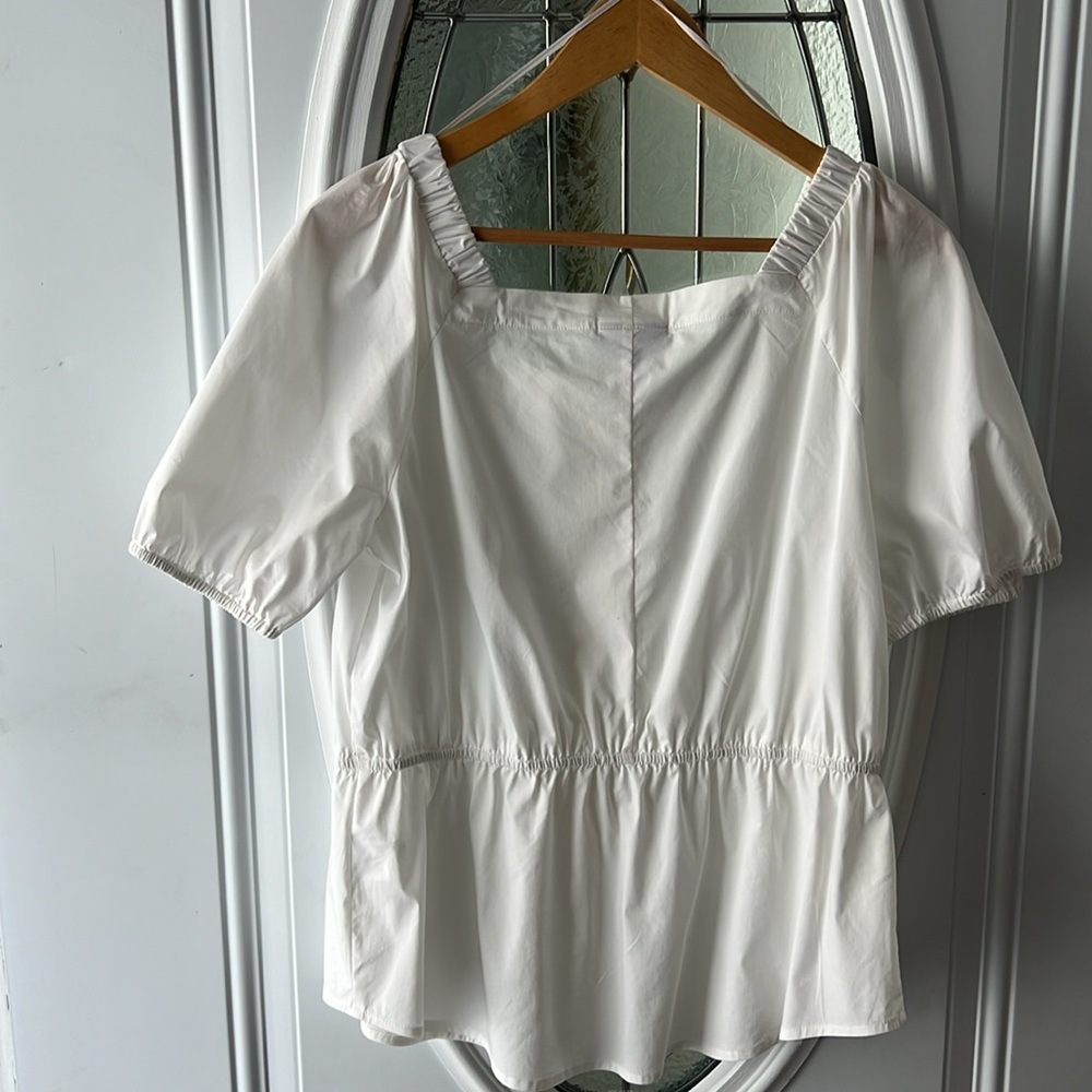 Liz Claiborne Creamy White elastic waist and puff sleeve, button front. - Picture 2 of 3